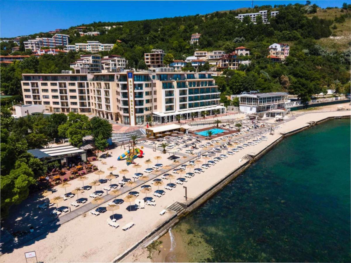 Royal Grand Hotel And Spa Kavarna Buitenkant foto