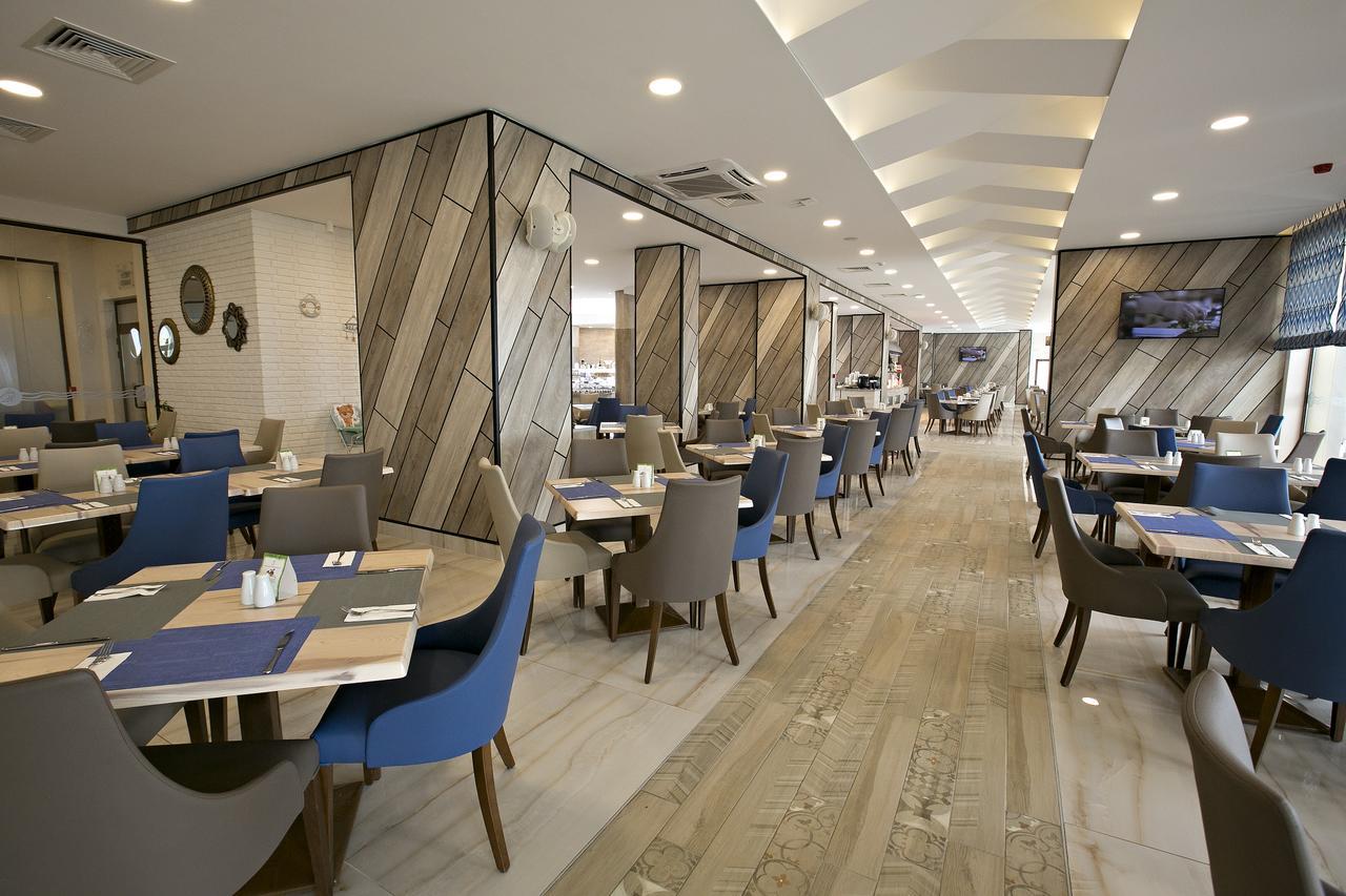 Royal Grand Hotel And Spa Kavarna Buitenkant foto