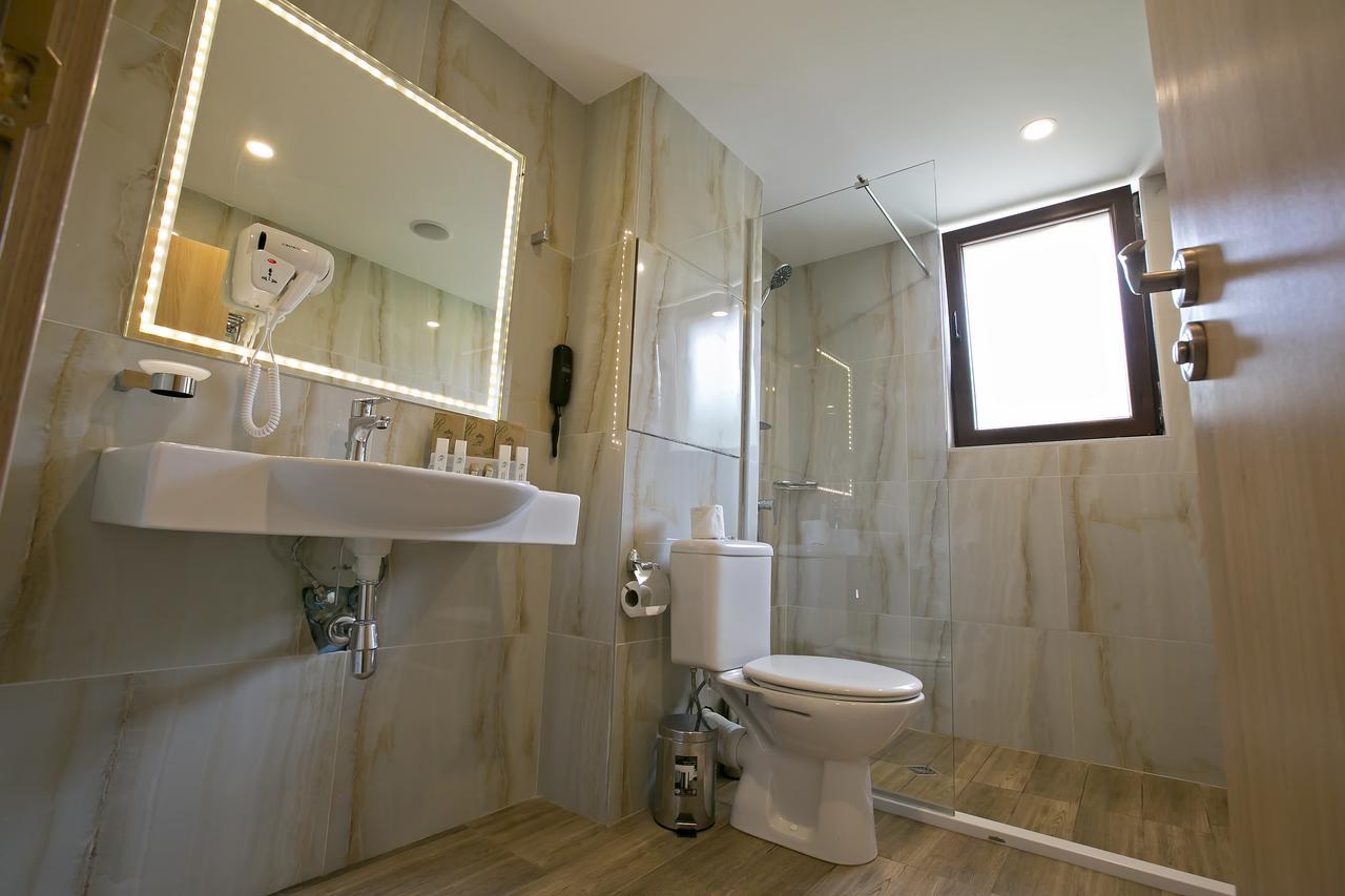 Royal Grand Hotel And Spa Kavarna Buitenkant foto
