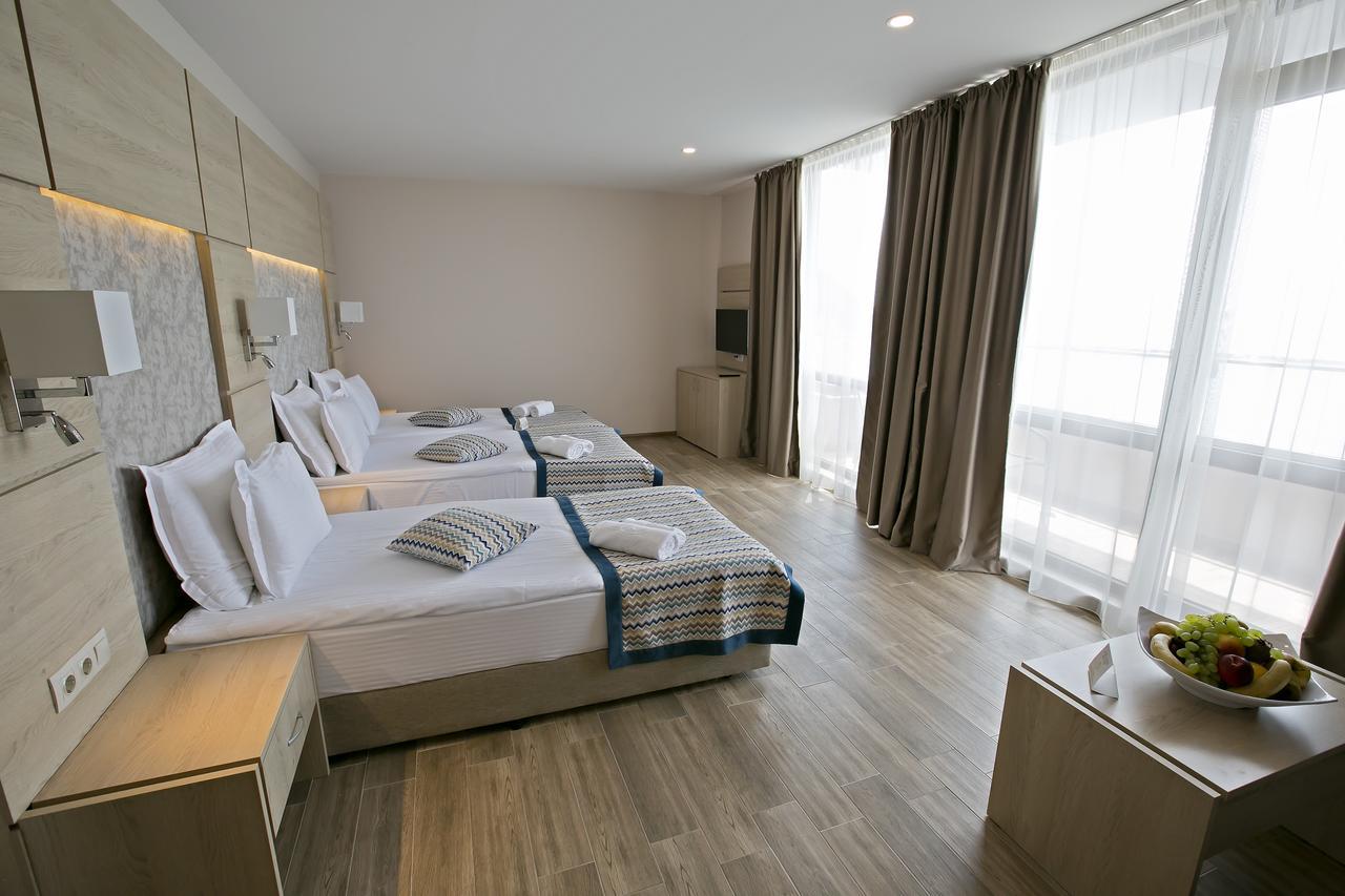 Royal Grand Hotel And Spa Kavarna Buitenkant foto