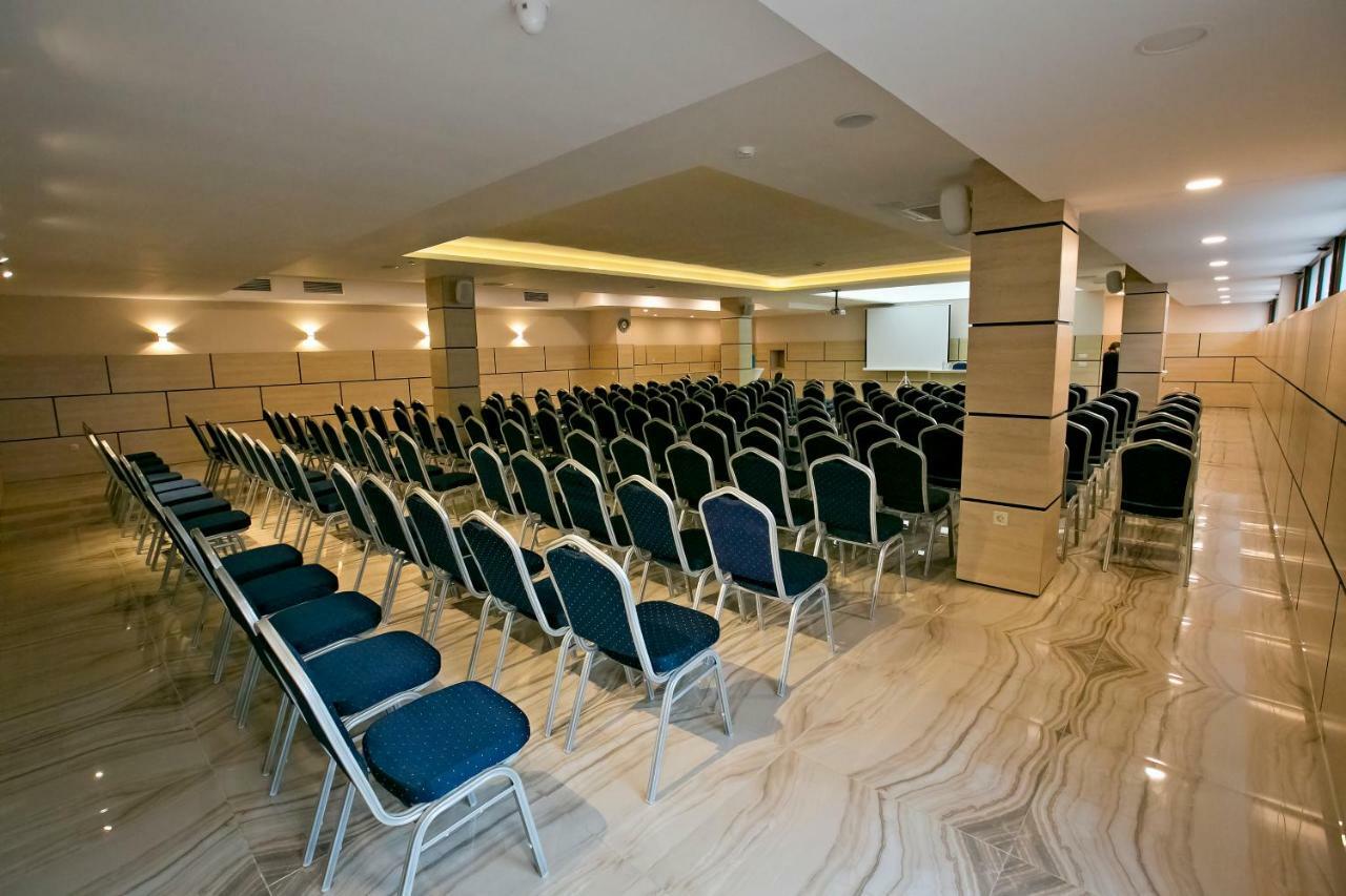 Royal Grand Hotel And Spa Kavarna Buitenkant foto